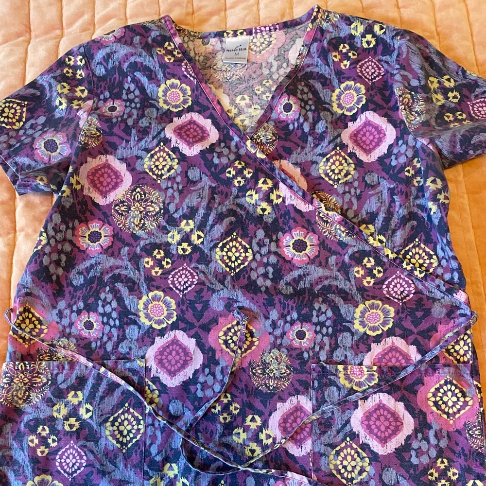 Nursing scrub top